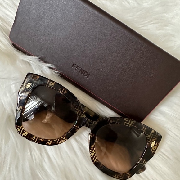 FENDI FF logo acetate sunglasses in Havana print - Picture 4 of 14
